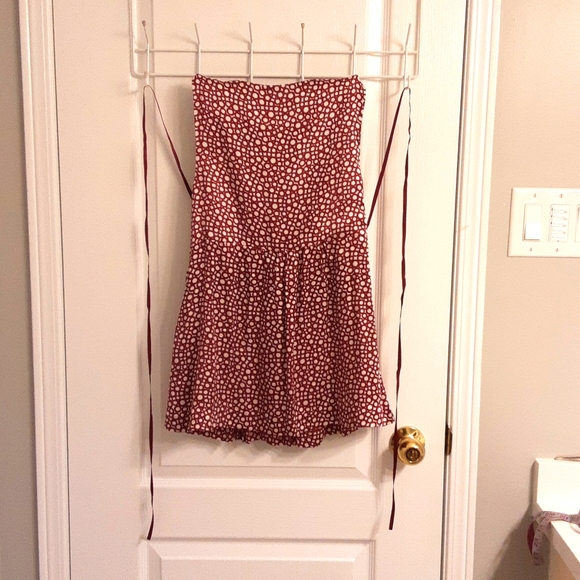 V-neck sleeveless red and white silk top - Picture 2 of 2